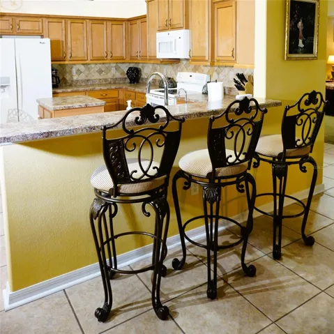 BREAKFAST BAR