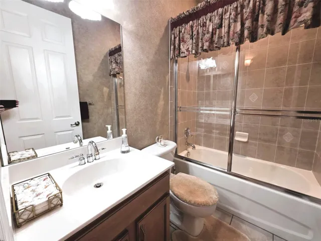 BATHROOM 2