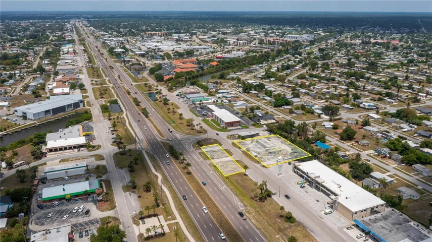 200 ft US-41 frontage
