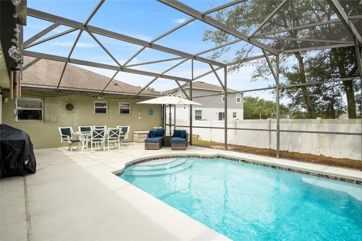 Pool/Lanai