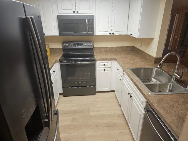 Kitchen With Living Room and Dining Room Passtroughs.