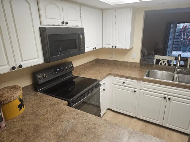 Kitchen With Living Room and Dining Room Passtroughs.