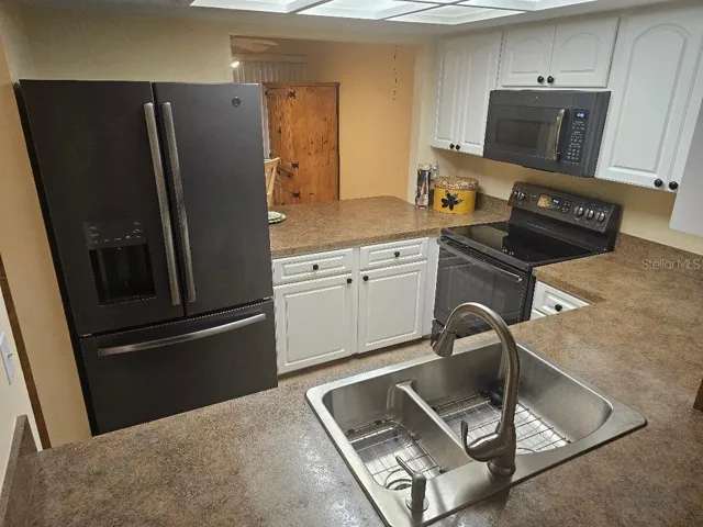 Kitchen With Living Room and Dining Room Passtroughs.