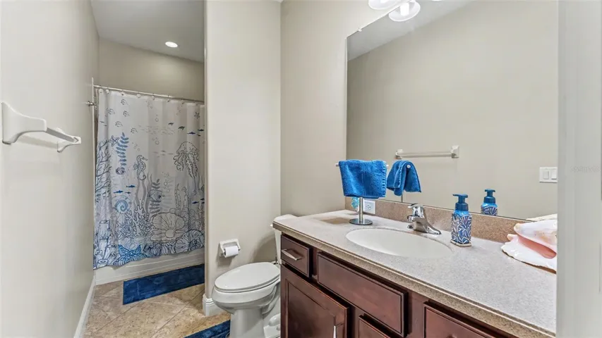 Guest bathroom 1