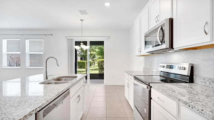 Kitchen & Dining Space