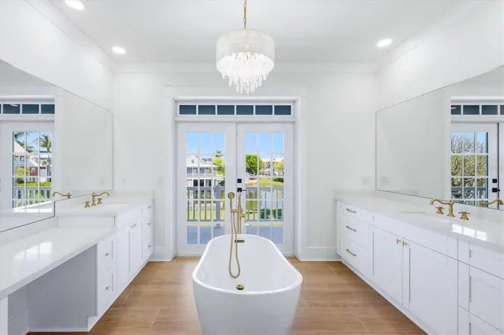 Soaking Tub!