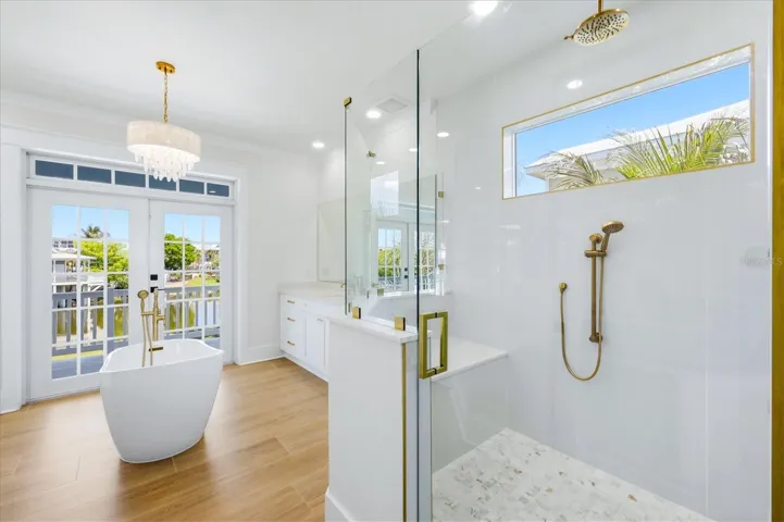Walk In Shower!