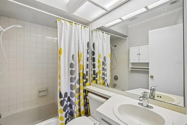 BATHROOM 2