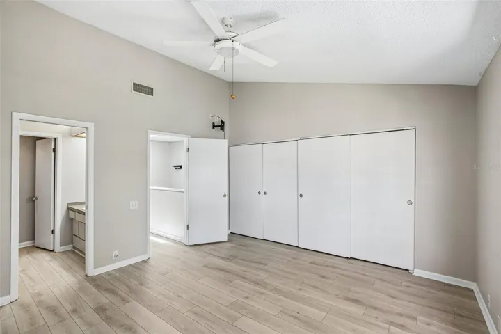 LARGE PRIMARY BEDROOM