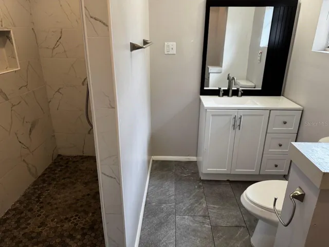 PRIMARY BATH W/SHOWER