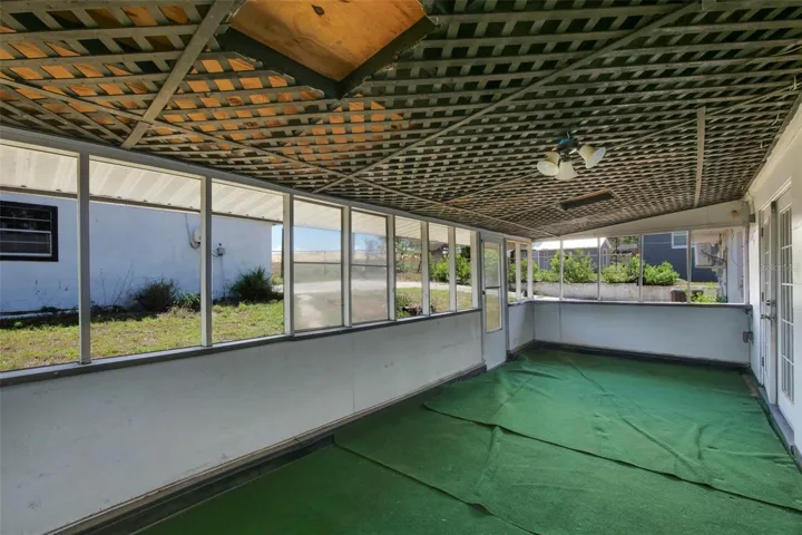 Screened Lanai.