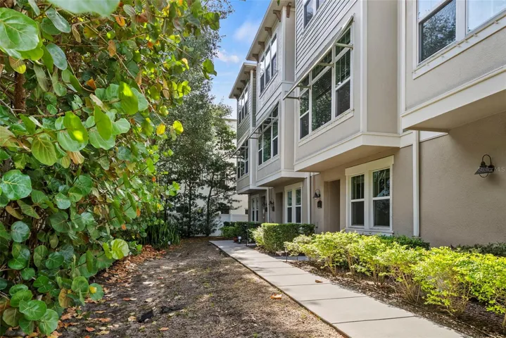 End Unit: 420 S Lincoln Ave