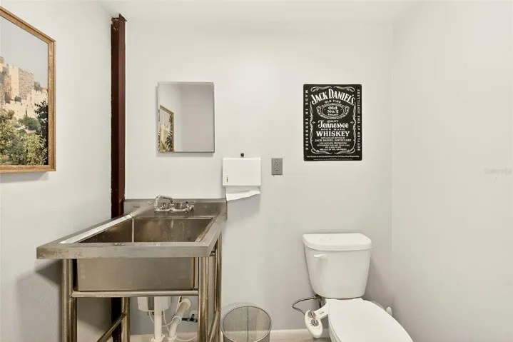 Bathroom in Workshop/Garage/Storage