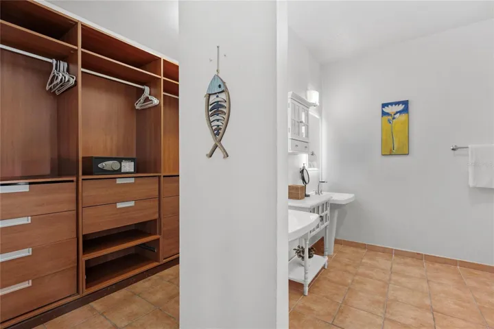 Walk-in-Closet