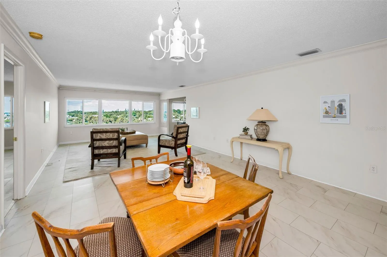Spacious living/dining combo