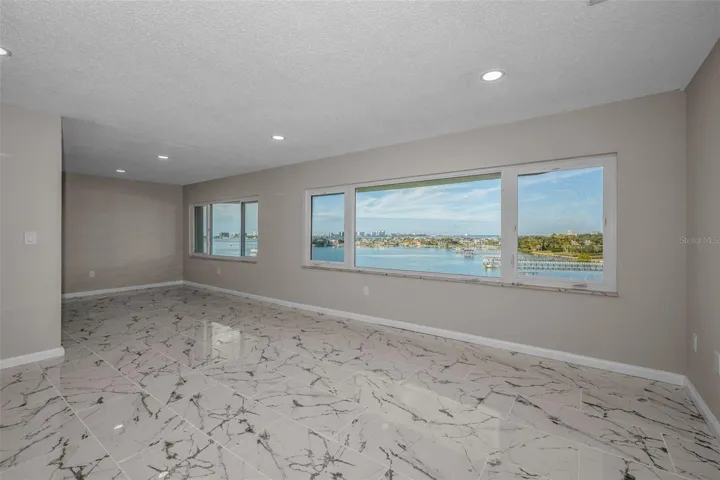 approx 40ft of Storm windows with a view