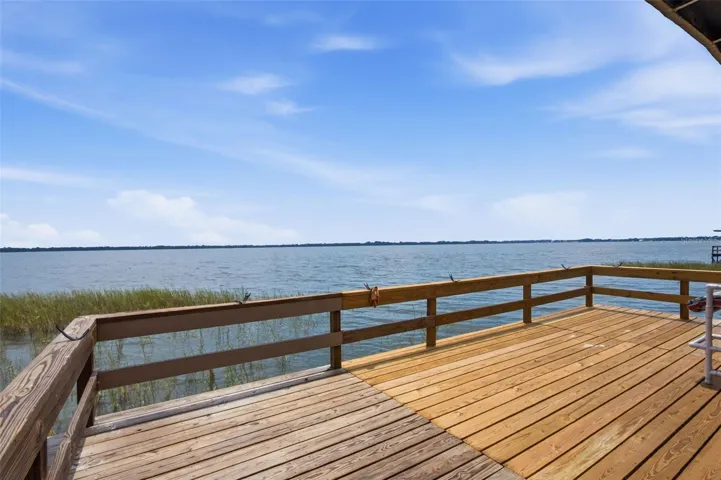 COMMUNITY DOCK