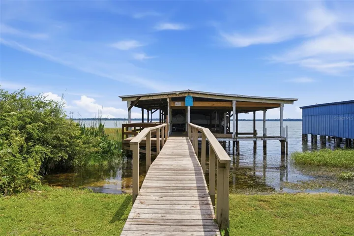 COMMUNITY DOCK