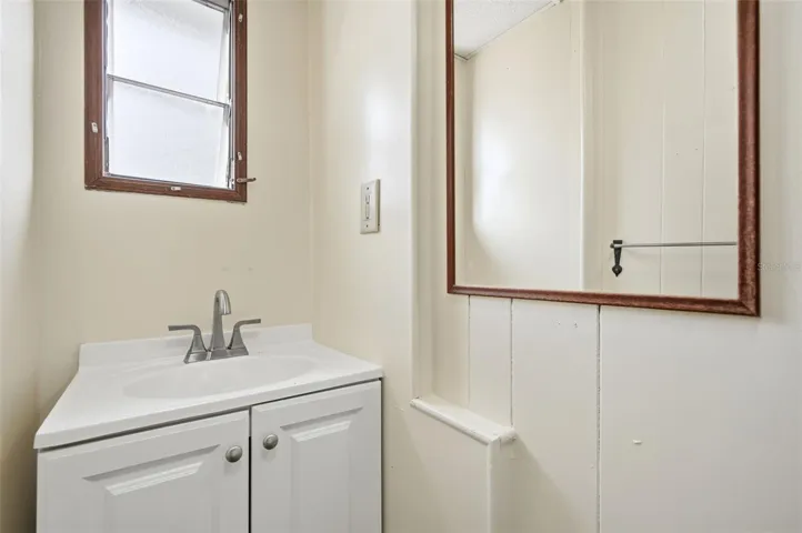1/2 BATH