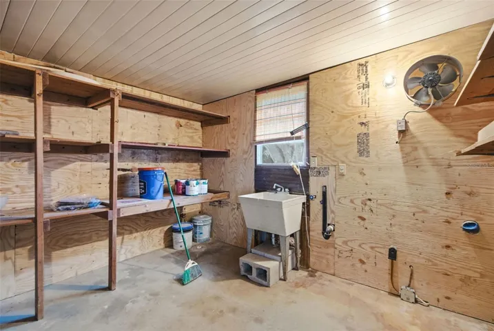 LAUNDRY ROOM