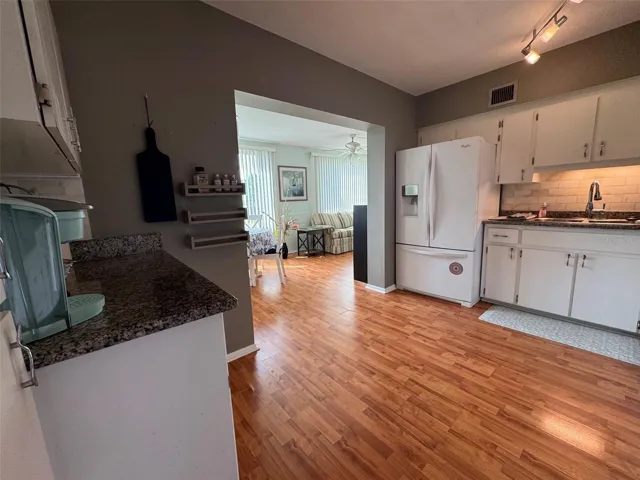 Kitchen w/Coffee Bar