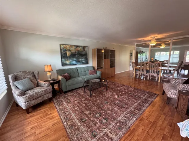 1400 Sq ft Unit - Living/Dining Combo