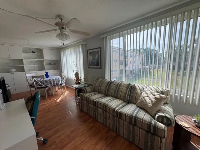Florida Room w/built in Storage