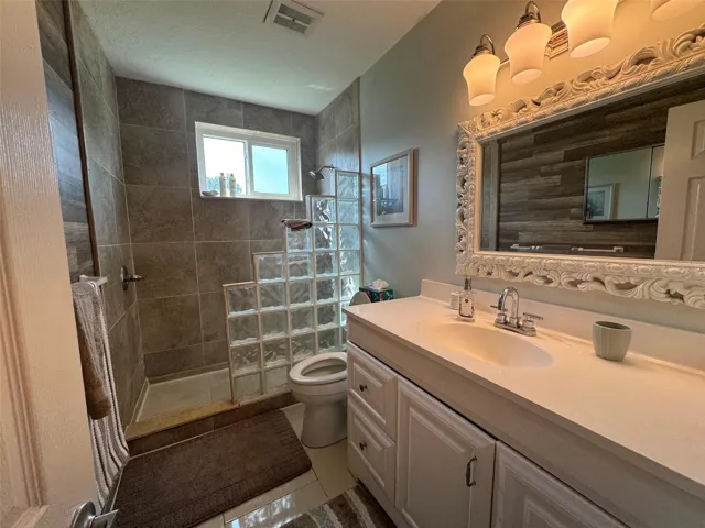 Primary En'Suite Bathroom