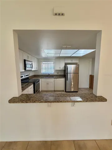 Kitchen bar area