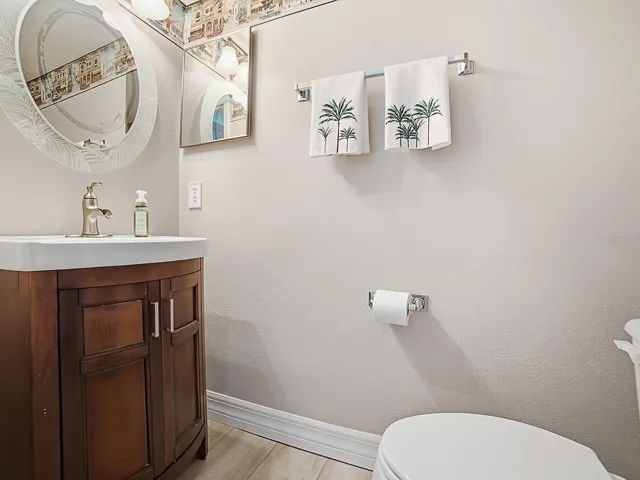 Powder Room (Down)