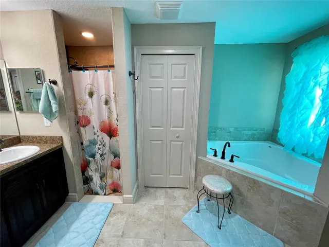 SOAKER TUB