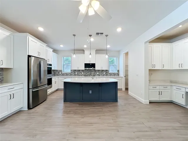 Gourmet kitchen