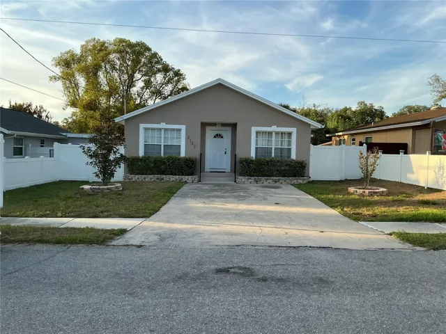 Oerio Front View with Lawn