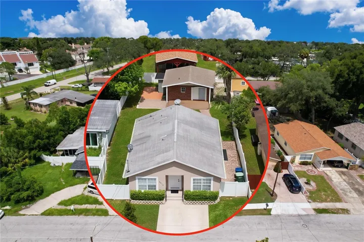 Main House 3 Bedroom + 2 Bathrooms 1138 SqFt