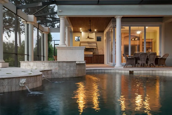 Lion fountains look very stately and refined
