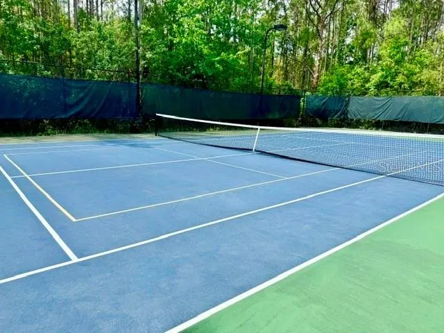 Tennis/pickleball court