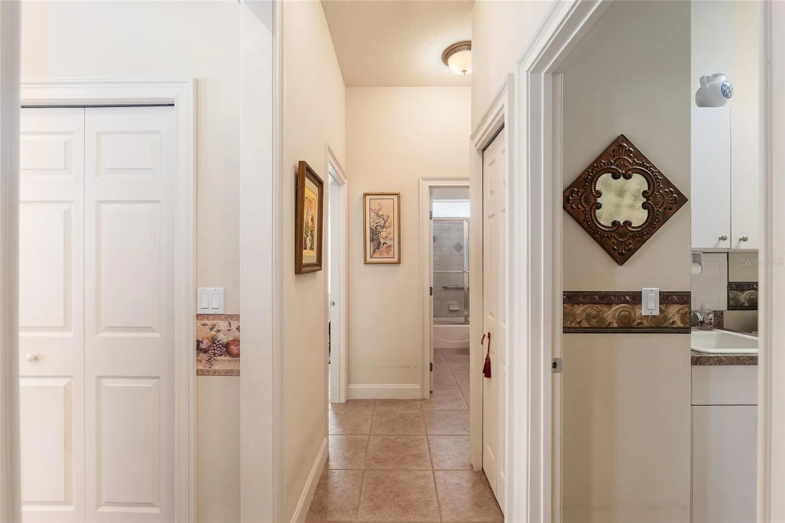 Split floor plan-Hallway to bedrooms 2 &amp; 3