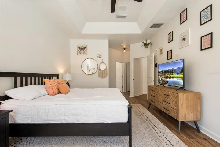 PRIMARY BEDROOM WITH OVERSIZED WALK IN CLOSET