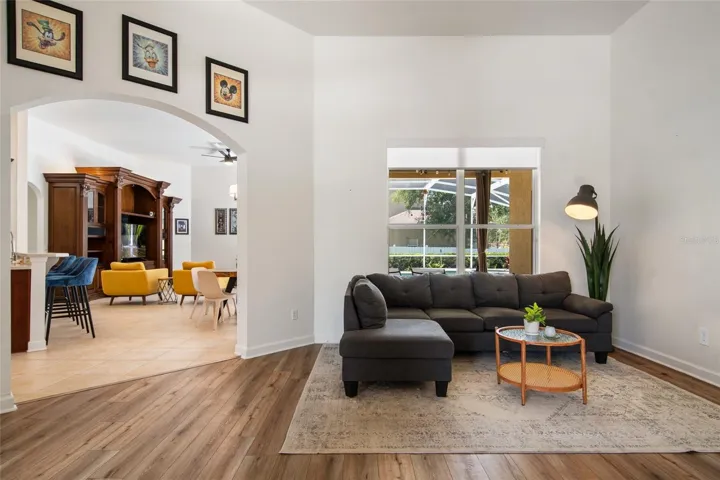 FLOWS FROM LIVING ROOM TO FAMILY ROOM