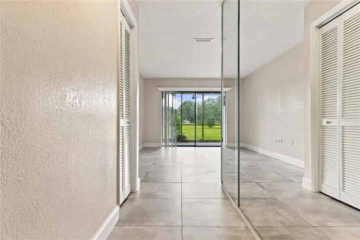 Foyer entry to villa