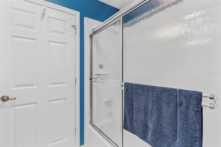 SHOWER/TUB