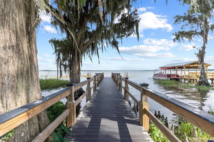 COMMUNITY PIER