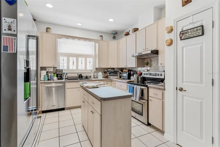 KITCHEN ISLAND