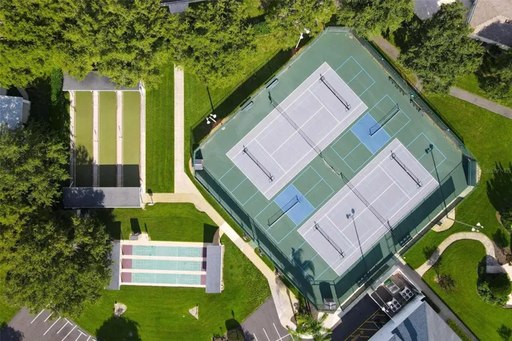 TENNIS QUARTS PLUS MORE