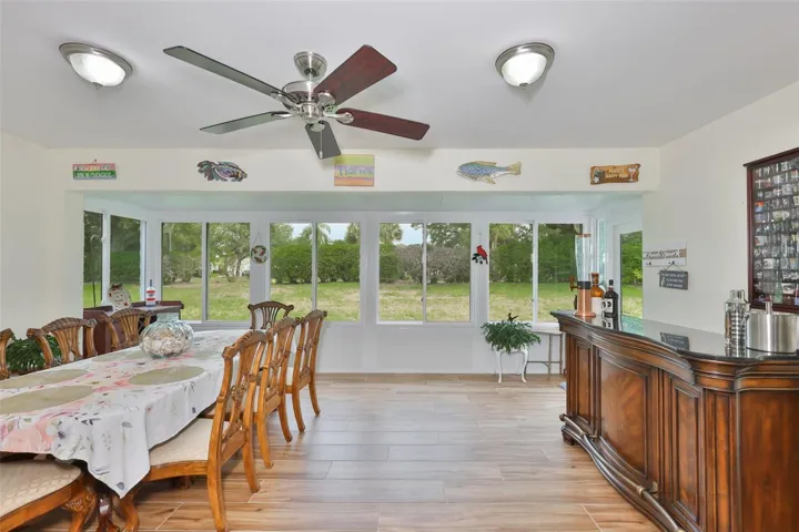Looking into Florida Room from Great Room