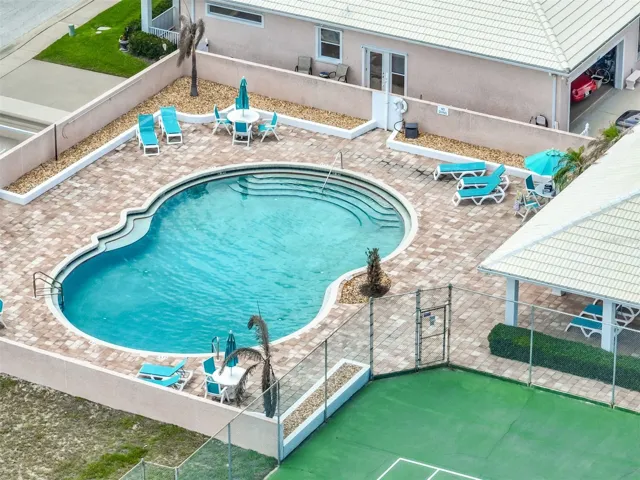 Community pool
