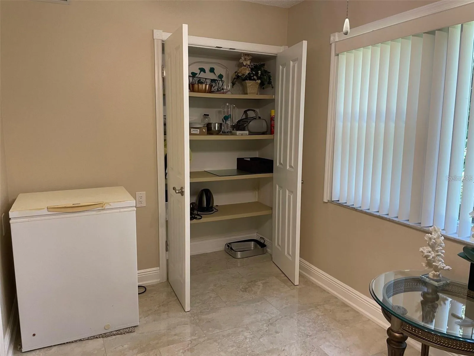 old pictures. Totally renovated New pics coming