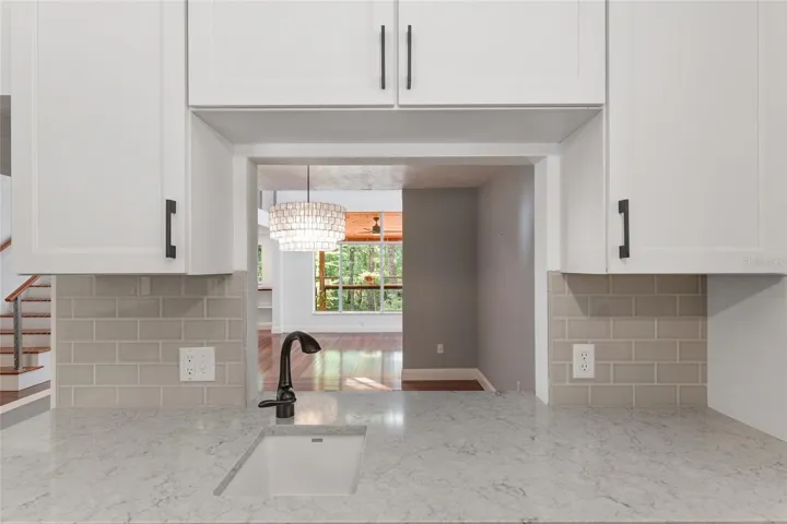 Pass through to Dinning Room