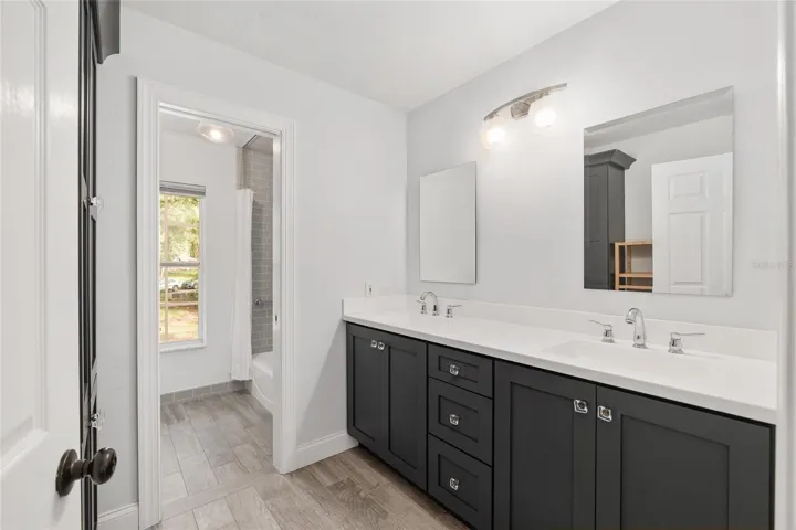 2nd floor hall bath