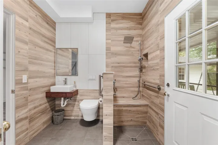 Wet Bath 1st floor